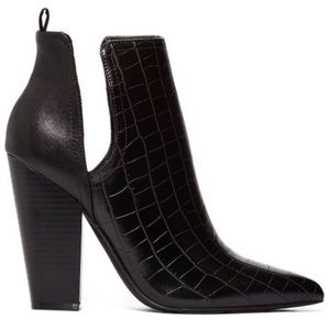 JustFab - Short Crocodile Detailed Boots